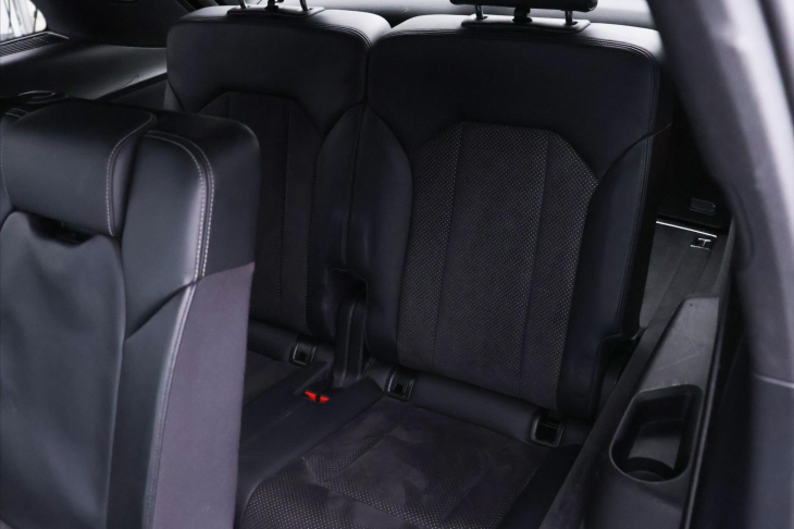 Audi Q7 3,0 TDI S-line 7-Míst CZ DPH
