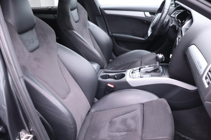 Audi RS 4 4.2 FSI V8 331kW 1.Maj Serviska