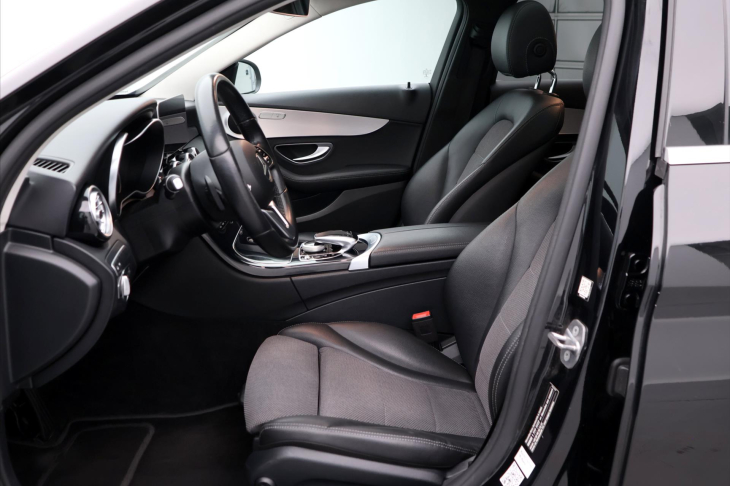 Mercedes-Benz Třídy C 2.0 220d 143kW Aut. LED