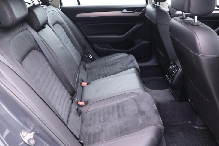 Volkswagen Passat 2,0 TDI DSG CZ Highline DPH