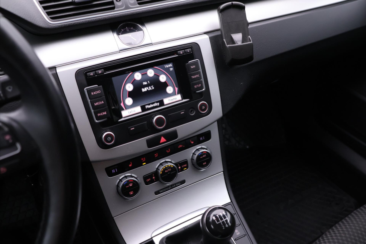 Volkswagen Passat 2,0 TDI 103kW Navi Serv.Kniha