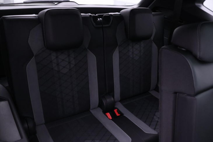 Volkswagen Tiguan Allspace 2,0 TSI DSG 4M R-Line 7Míst DPH