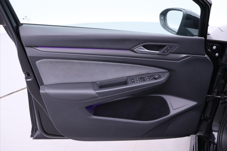 Volkswagen Golf 2,0 TDI DSG R-line Virtual DPH