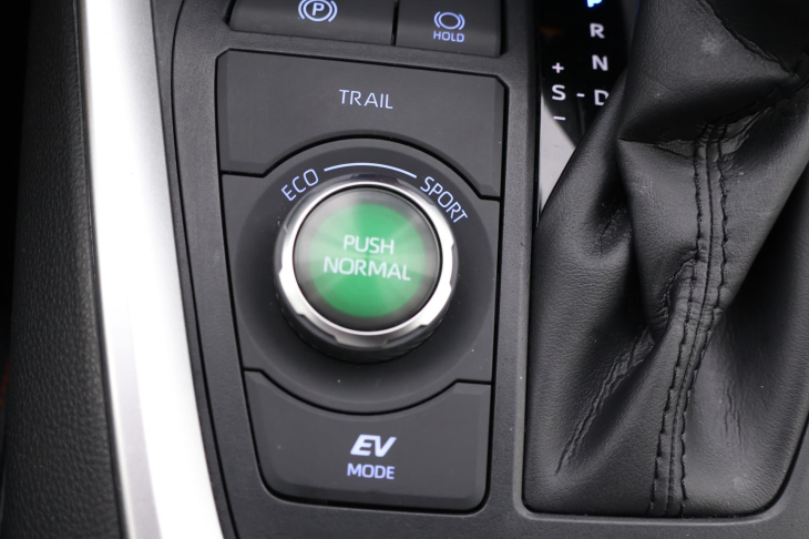 Toyota RAV4 2,5 Hybrid 131kW Adventure 4WD CZ