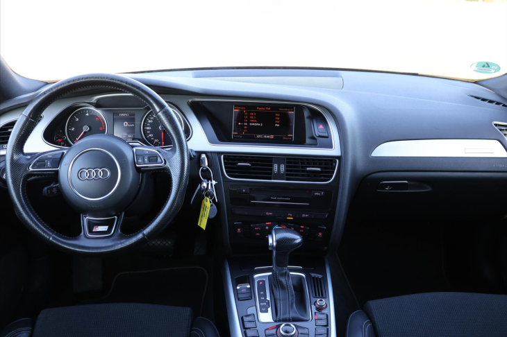 Audi A4 2,0 TDI 130kW Quattro S line