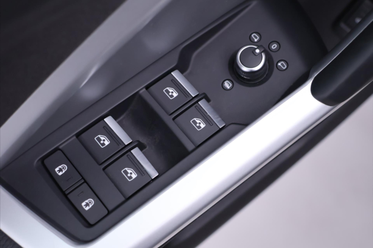 Audi Q3 2,0 40TFSI 140kW virtual 1.Maj