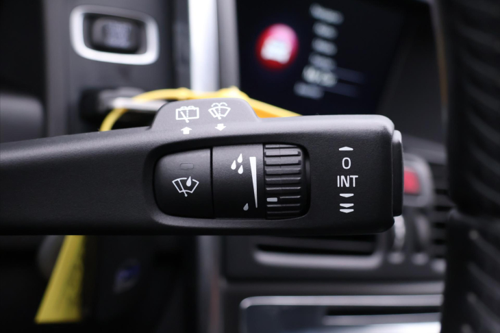 Volvo XC60 2,4 D4 133kW Aut. Momentum 4x4