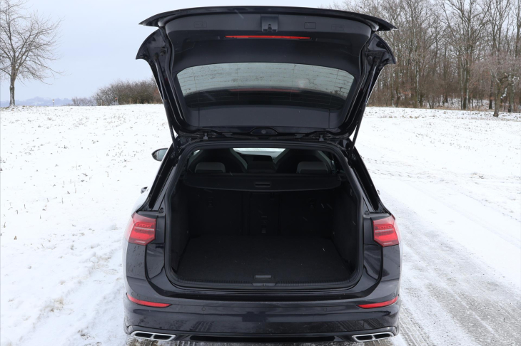 Volkswagen Golf 2,0 TDI DSG R-line Virtual DPH