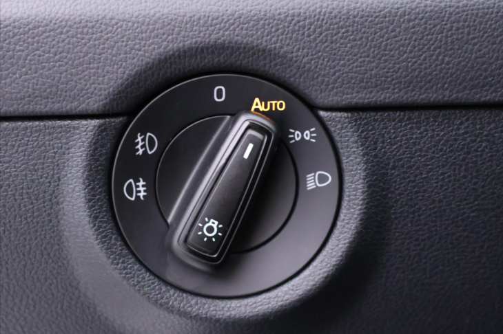 Škoda Octavia 1,6 TDI 77kW DSG Elegance CZ