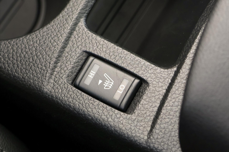 Nissan Qashqai 1,2 DiG-T 85 kW Panorama Tekna