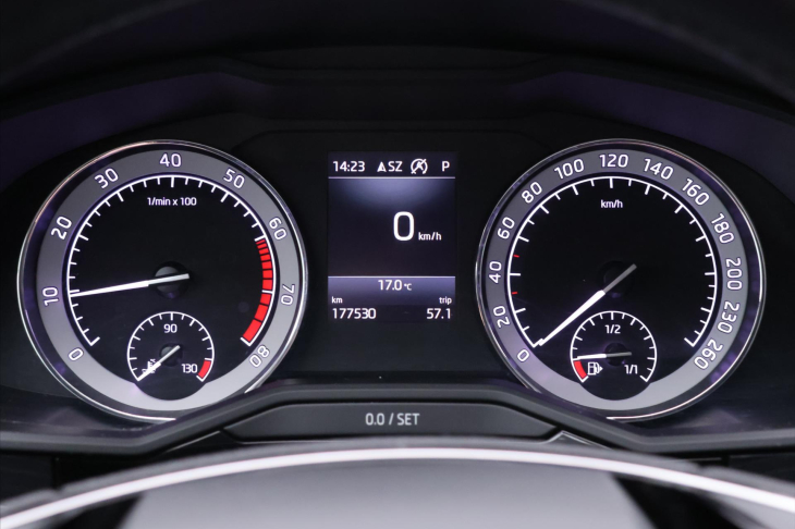 Škoda Superb 1,5 TSI DSG Business 1.Maj DPH