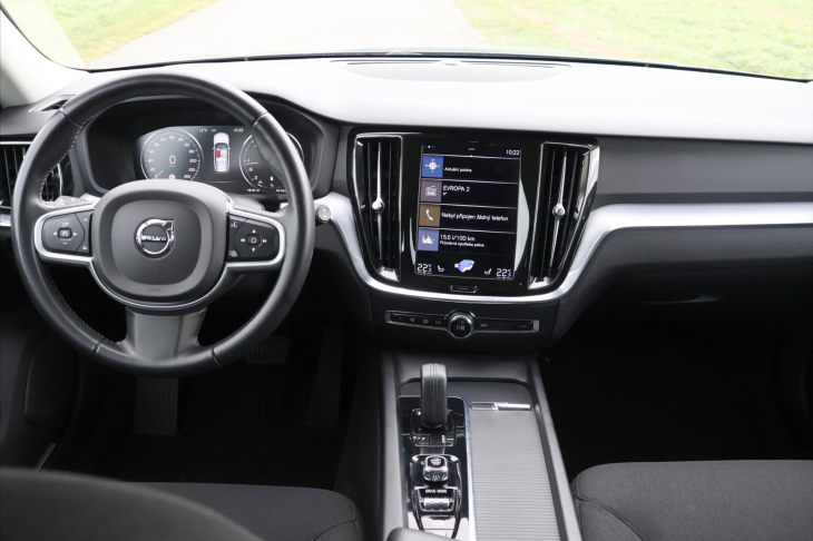 Volvo V60 2,0 D4 145kW Aut. LED Navi DPH