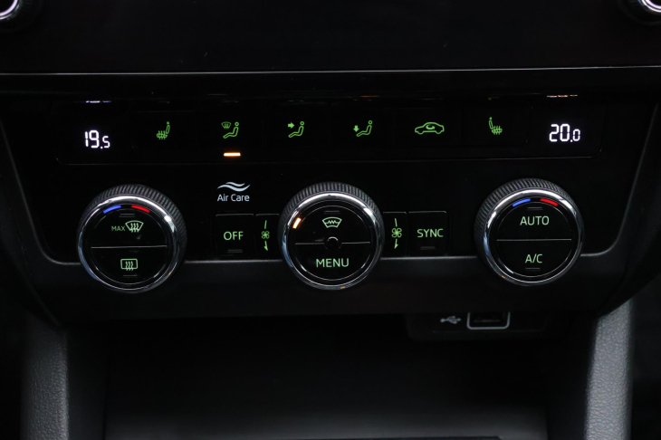 Škoda Octavia 1,6 TDI Clever Navi LED