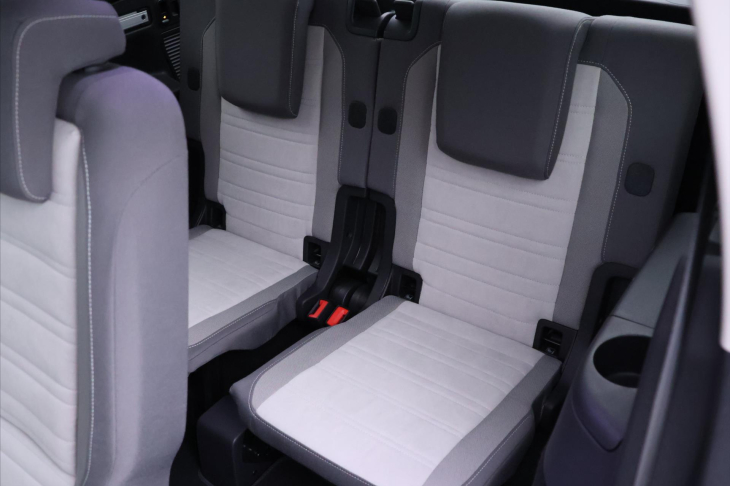 Volkswagen Touran 2,0 TDI DSG Highline 7Míst DPH