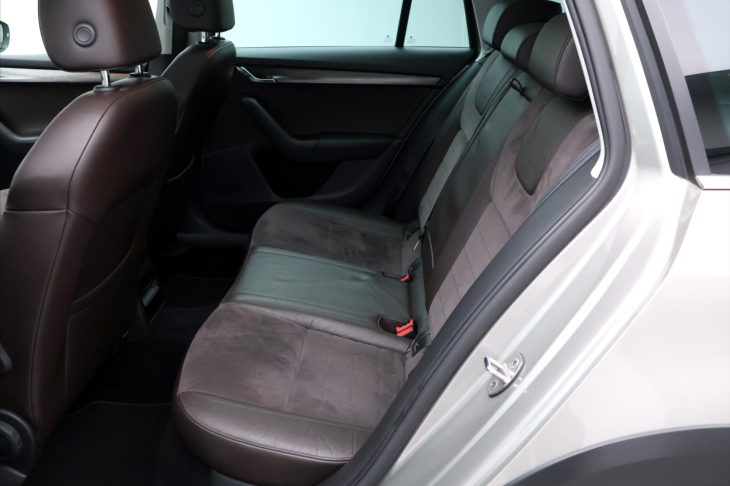 Škoda Octavia 2.0 TDI 135kW DSG Scout Xenon