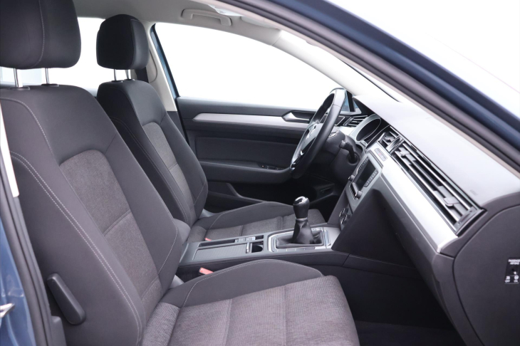 Volkswagen Passat 1,6 TDI Comfortline Navi DPH