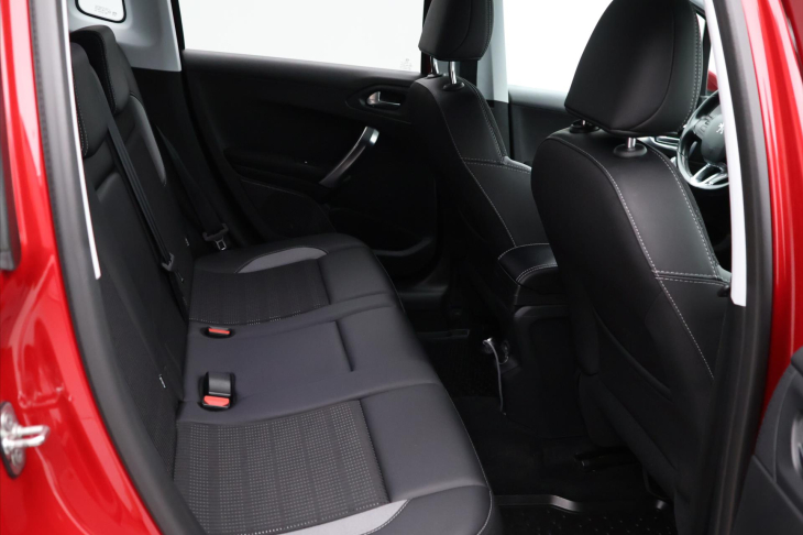 Peugeot 2008 1,2 PureTech 60kW Allure CZ