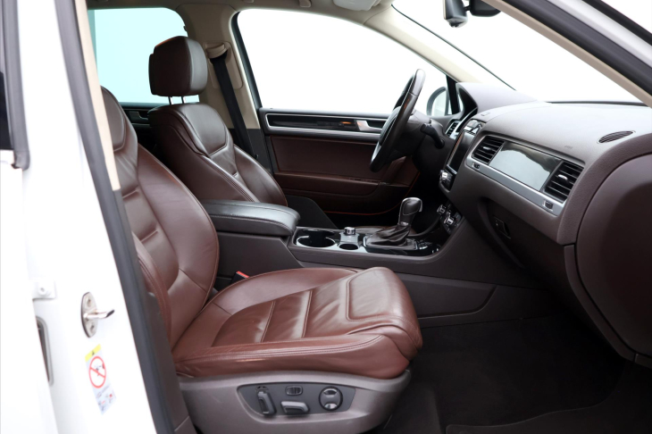 Volkswagen Touareg 3,0 TDI V6 150kW DSG 4M Kůže