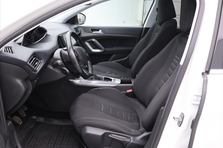Peugeot 308 1,2 PT 96kW Allure LED Pano
