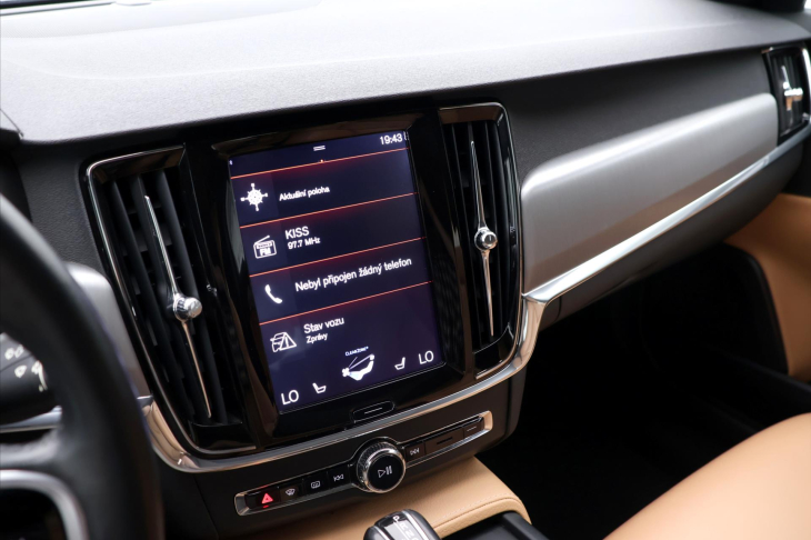 Volvo V90 2.0 D3 110kW Momentum LED