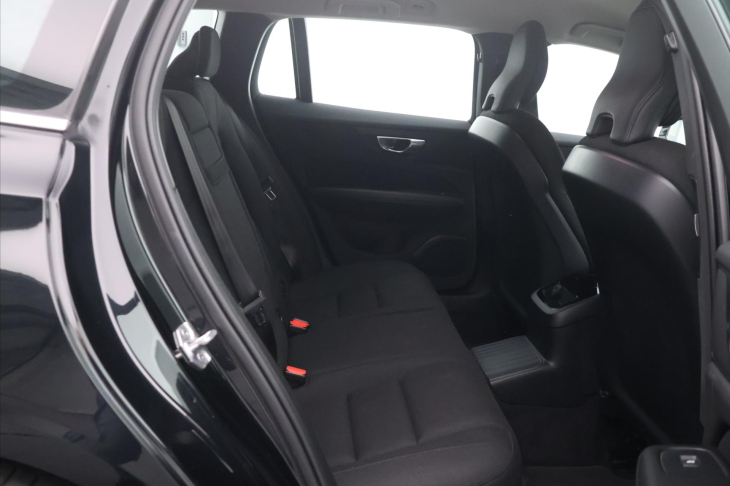 Volvo V60 2,0 T6 186kW 4x4 MomentumPro