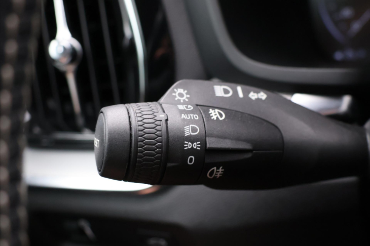 Volvo V60 2,0 T5 184kW Drive-E R-Design