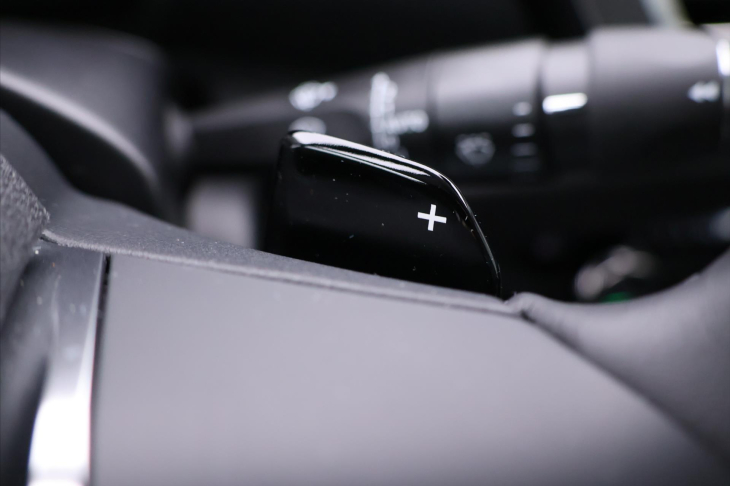 Citroën C4 1,2 PT 96kW Shine Aut Kůže HUD