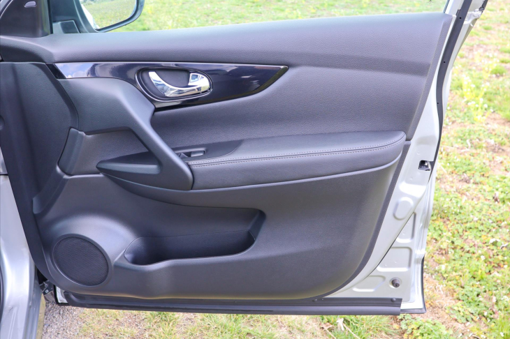 Nissan Qashqai 1,2 DiG-T 85 kW Panorama Tekna