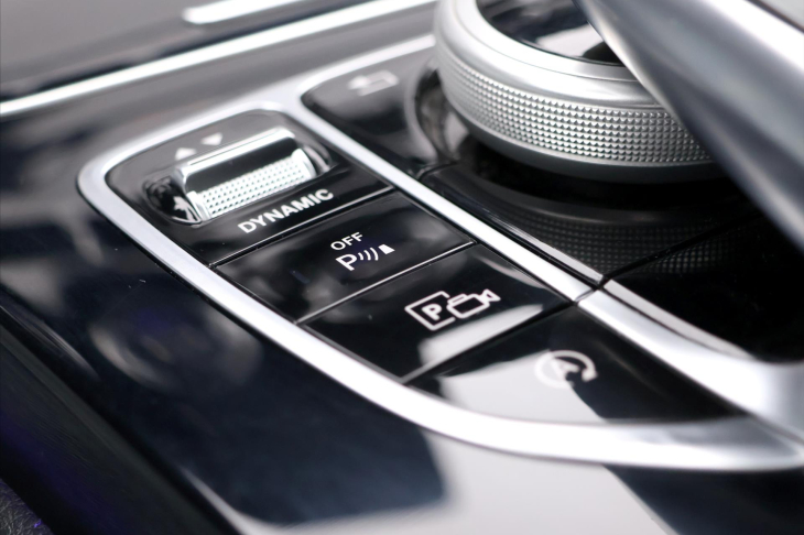 Mercedes-Benz Třídy C 2.0 220d 143kW Aut. LED
