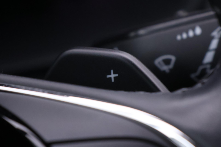 Škoda Karoq 2,0 TDI DSG Tour Virtual DPH