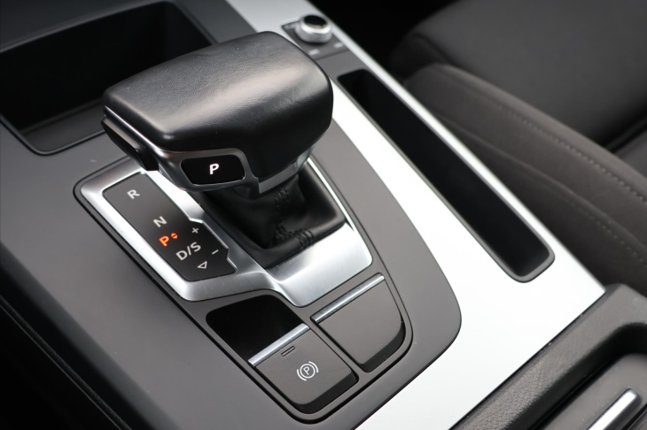 Audi Q5 2,0 40TDI S-line quattro DPH