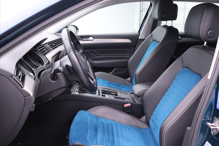 Volkswagen Passat 2,0 TDI 110 kW Elegance DSG DPH CZ