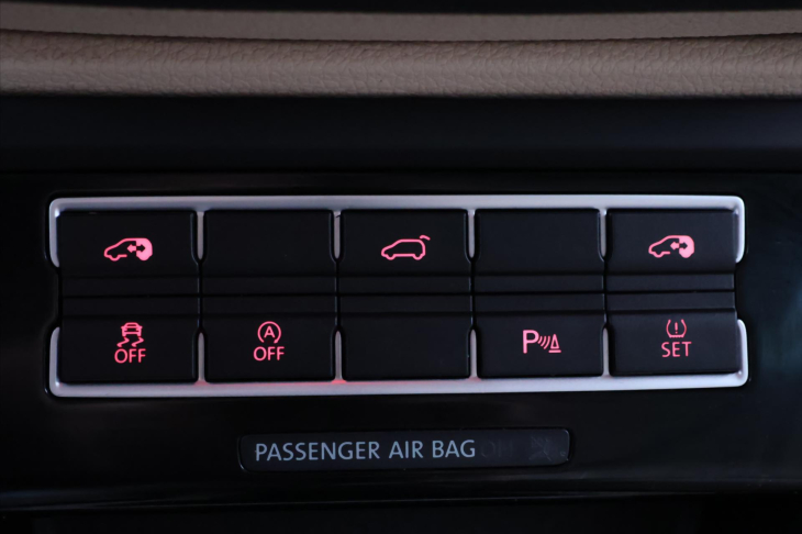 Volkswagen Sharan 2,0 TDI 100kW Highline Navi