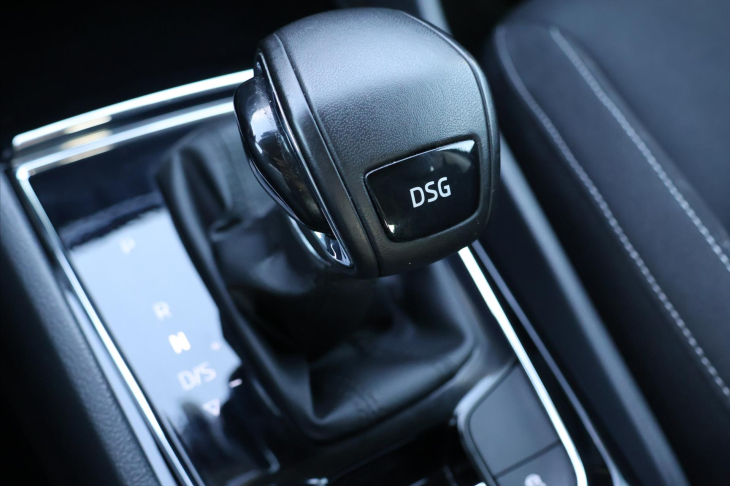 Škoda Karoq 1,5 TSI DSG Ambition LED CZ