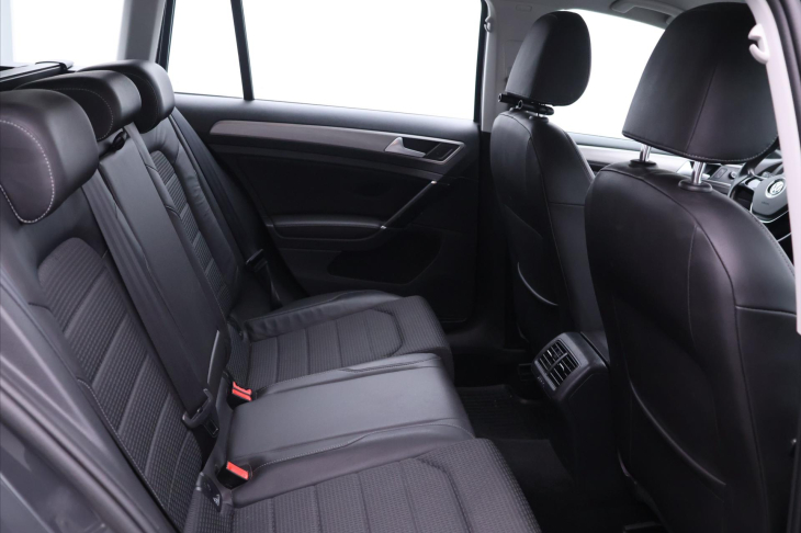Volkswagen Golf 1,6 TDI Navi Aut.klima Kůže