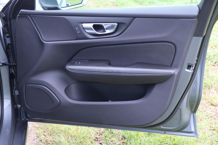 Volvo V60 2,0 D4 145kW Aut. LED Navi DPH