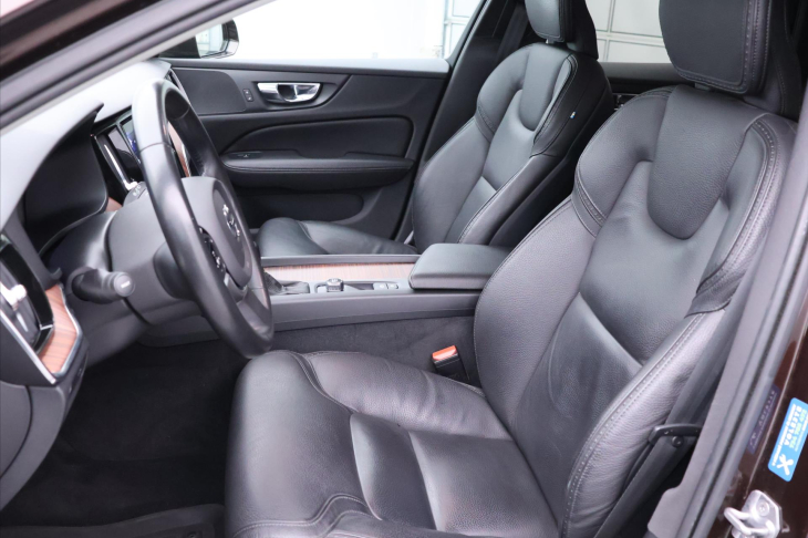 Volvo V60 2,0 D4 Drive-E Aut. AWD CZ DPH