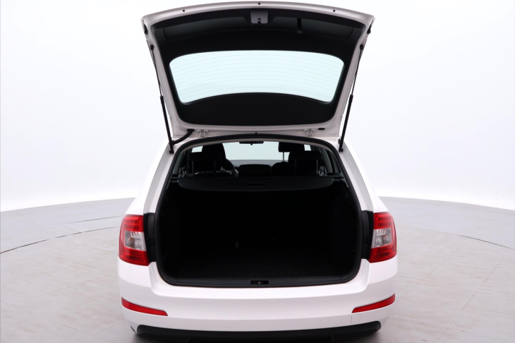 Škoda Octavia 1,6 TDi 81kW DSG Ambition CZ