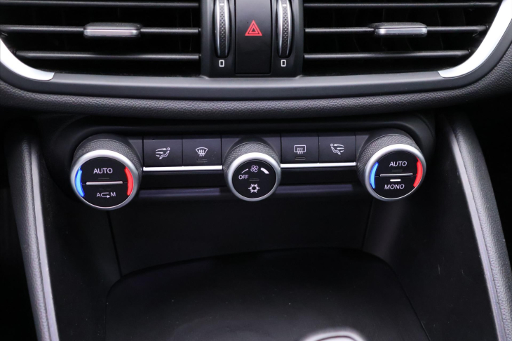 Alfa Romeo Giulia 2,1 JTD 110kW Aut. Navi Xenon