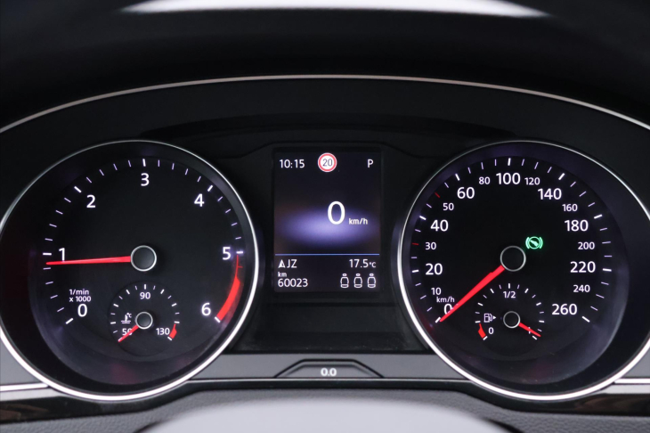 Volkswagen Passat 2,0 TDI 110 kW Elegance DSG DPH CZ