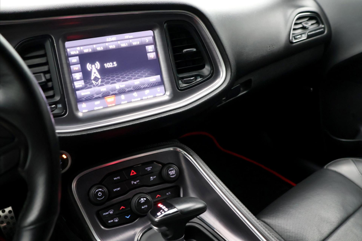 Dodge Challenger 5,7 V8 HEMI 277KW Aut.klima