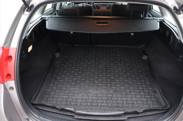 Toyota Auris 1,6 i 97kW Serv. Kniha