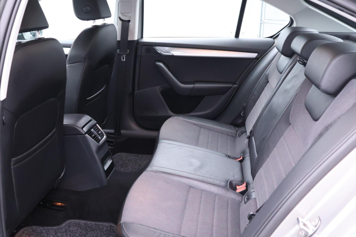 Škoda Octavia 1,4 TSI 103kW Elegance Xenon