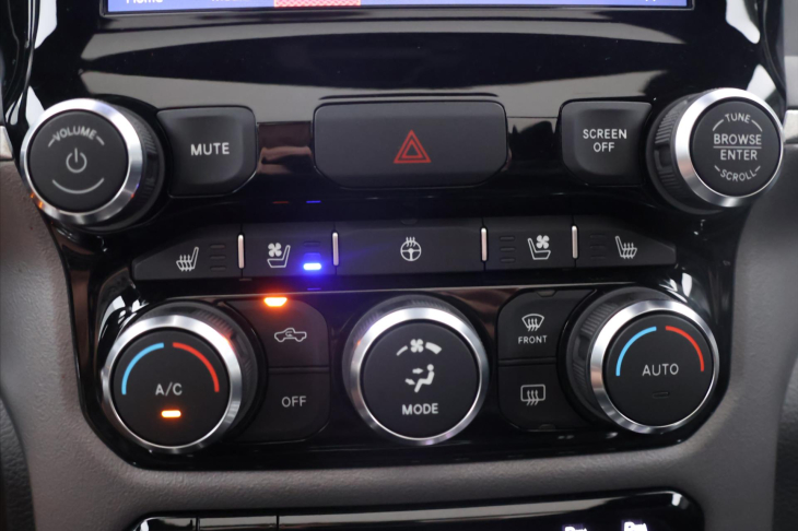 Dodge RAM 5,7 1500 295kW Laramie 4x4