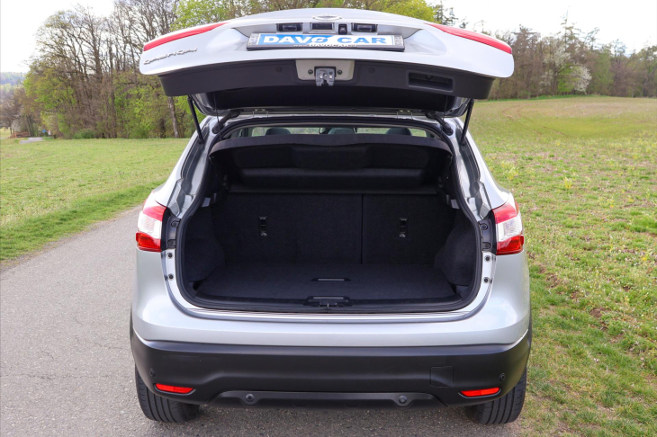 Nissan Qashqai 1,2 DiG-T 85 kW Panorama Tekna