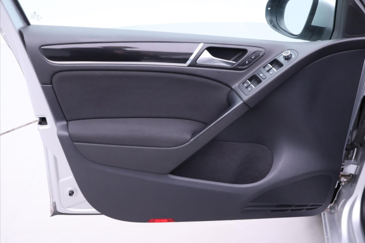 Volkswagen Golf 2.0 GTI 155kW DSG Xenon CZ