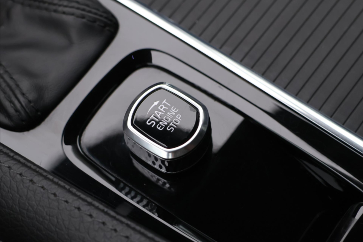 Volvo V90 2,0 T5 184kW Momentum CZ DPH