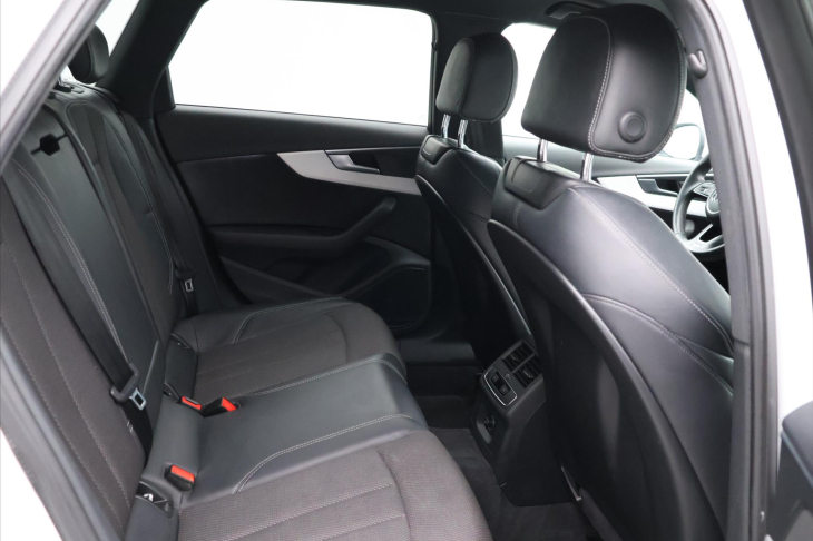 Audi A4 2,0 TDI 110kW Aut. S-line CZ