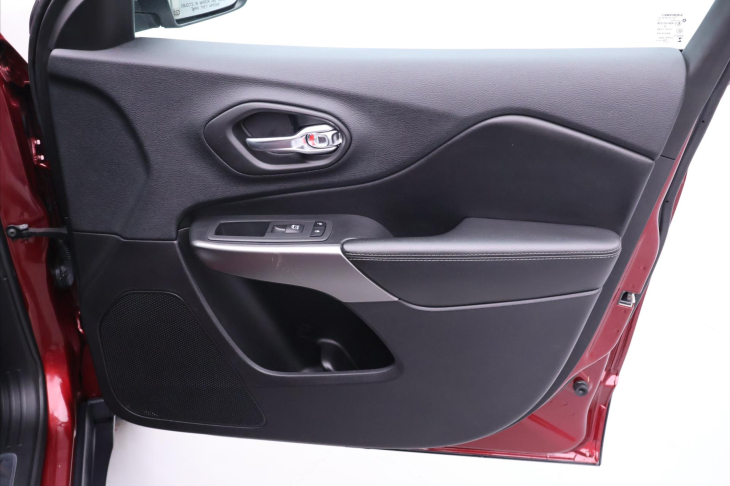 Jeep Cherokee 3,2 200kW AWD Kamera 1.Maj DPH