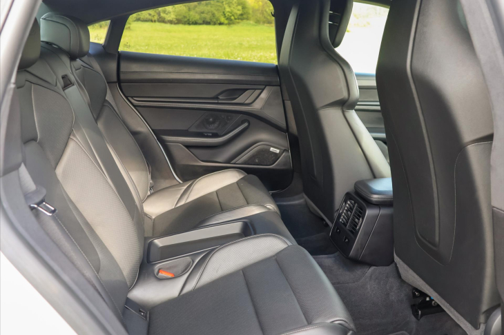 Porsche Taycan Turbo 460kW DPH CZ